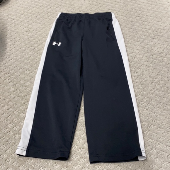 Under Armor size 5 boys track pants - Picture 1 of 1